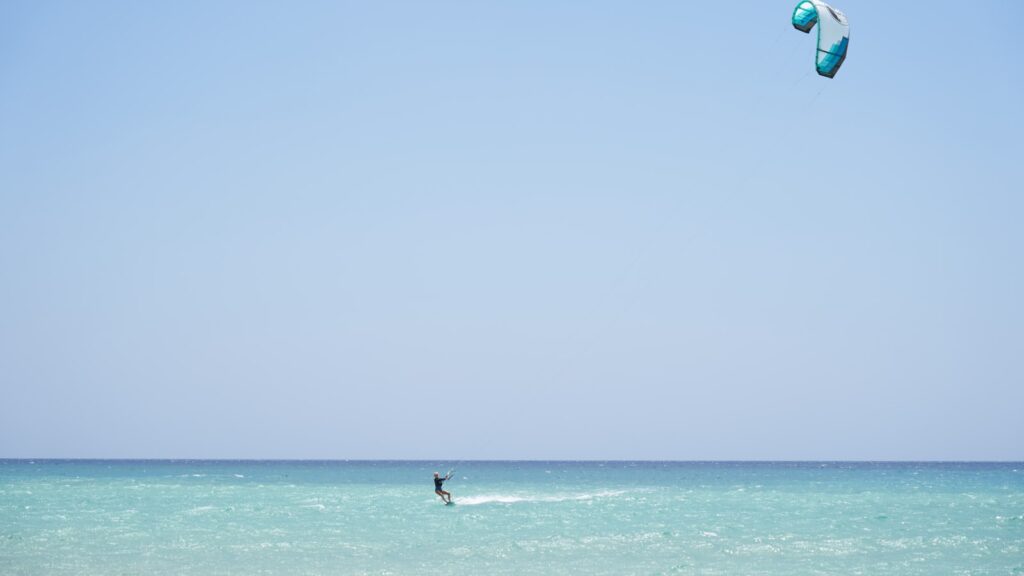Apprentissage du kitesurf sur la plage