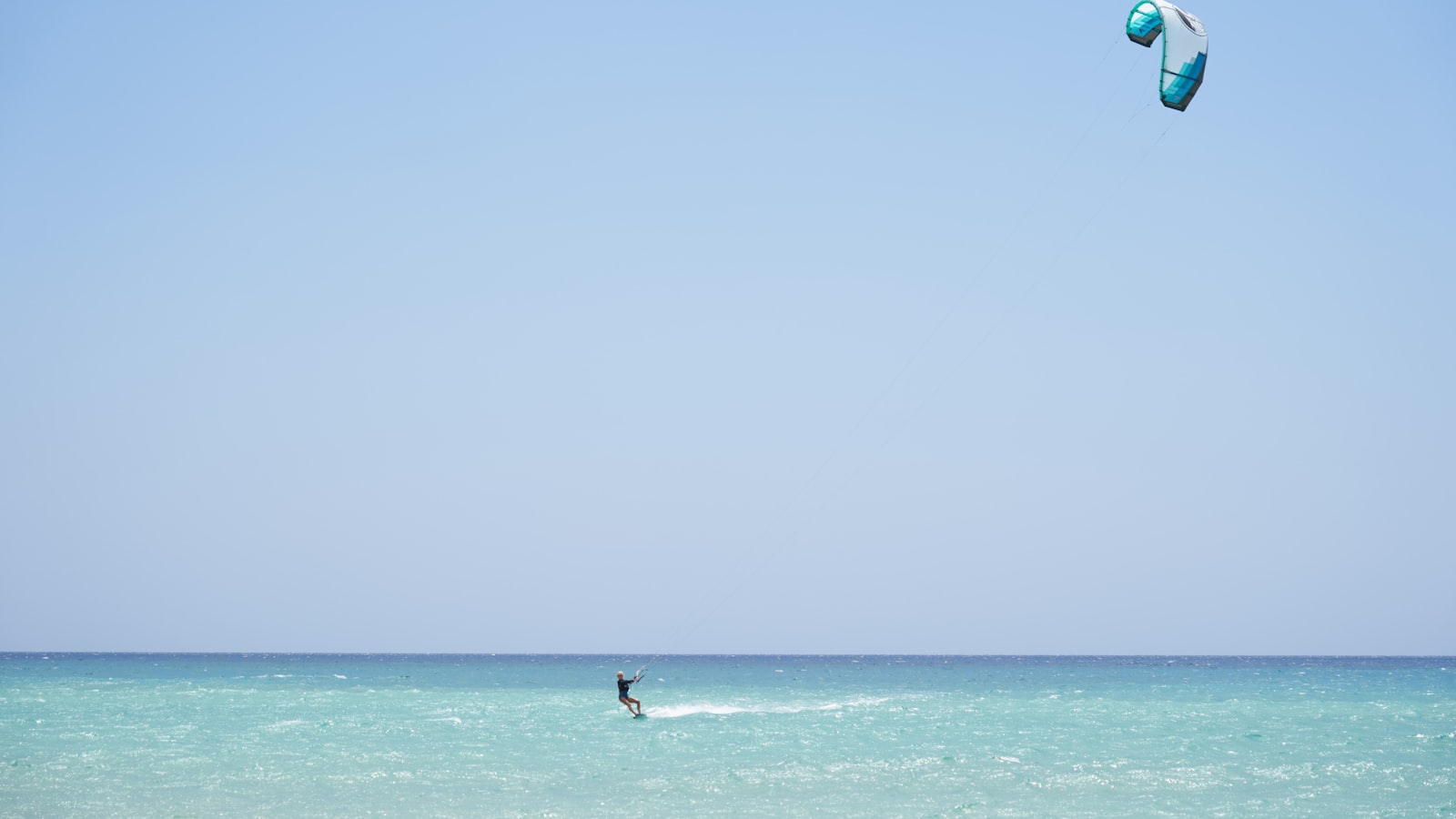 Apprentissage du kitesurf sur la plage