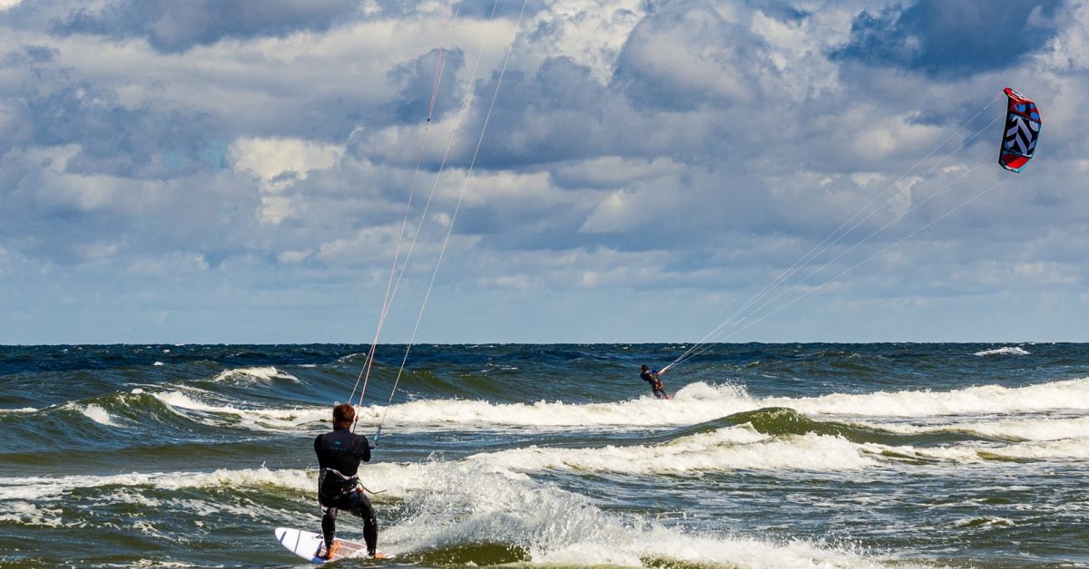 Kitesurf sur eau plate, illustration du spot de La Franqui